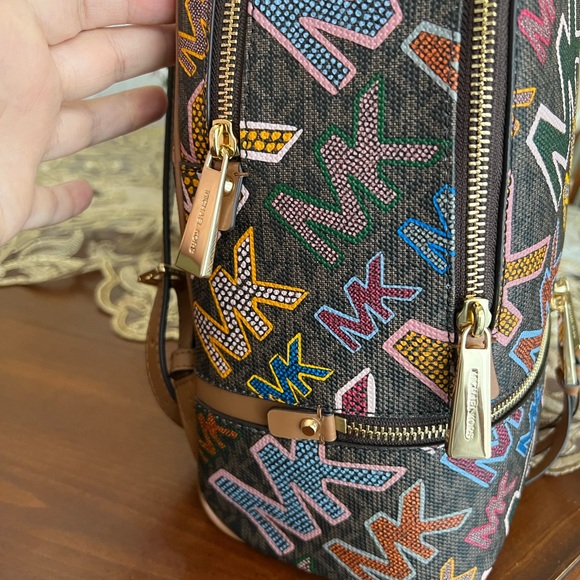 Michael Kors signature logo backpack - Picture 9 of 13